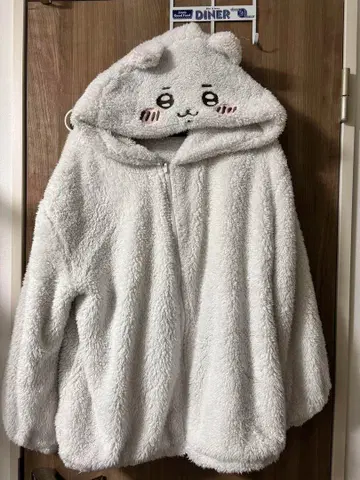 플리스 치이카와 디자인 후드 부착 파자마 피치 존