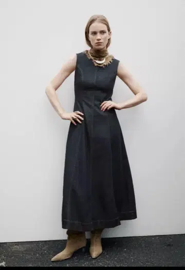 [ 새상품급 ] ZARA 슬리브리스 미디 데님 원피스