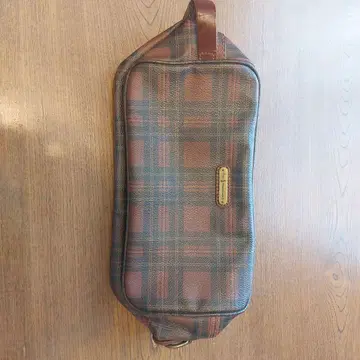 체크 무늬 클러치백