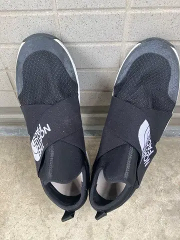 THE NORTH FACE 블랙 스니커즈