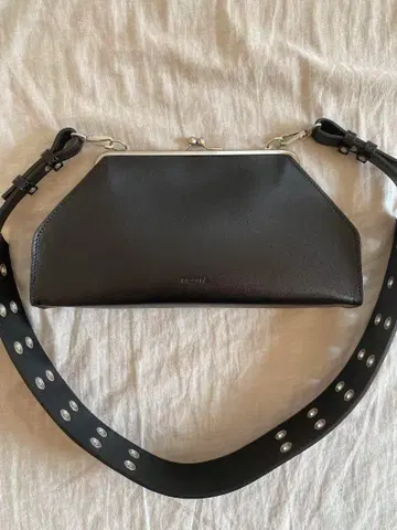 새상품급 BIGOTRE ERRAND WIDE 블랙 비고터 백