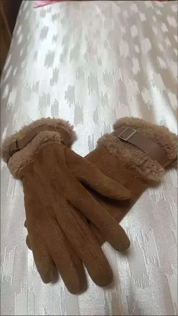 브라운 스웨이드 장갑 버클 포함