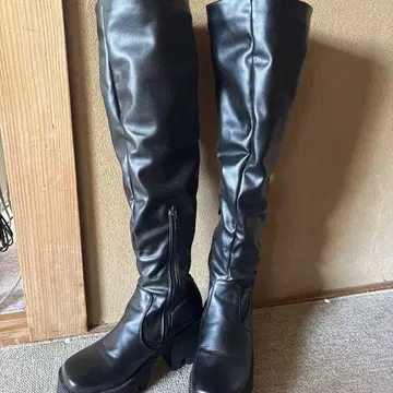 통굽 블랙 롱 부츠