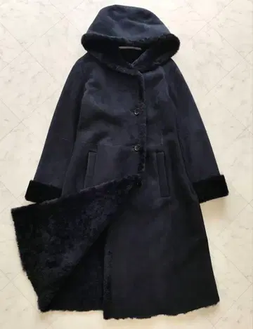 컨디션 최상 Theory luxe 후드 롱 무스탕 코트 블랙