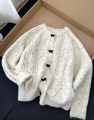 아이보리 케이블 니트 가디건