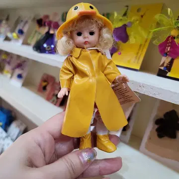 마담 알렉산더 인형 오리 레인코트