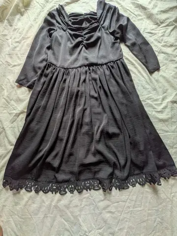 네 넷 블랙 무릎 기장 원피스 밑단 디자인