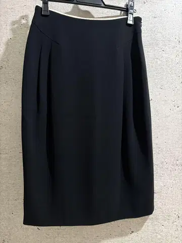 레나 랑게 스커트 블랙 모노톤
