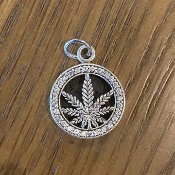 good vibrations 펜던트 탑