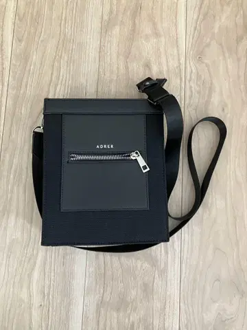 ADLER 블랙 숄더백