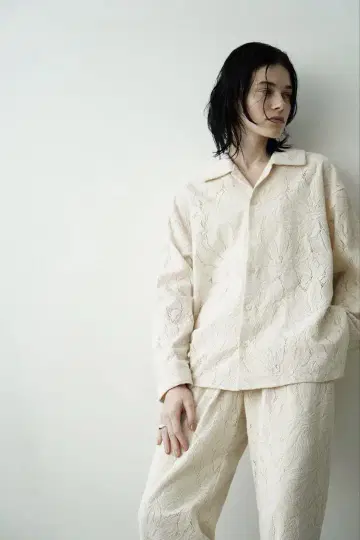 CLANE CURTAIN LACE SLIT SHIRT