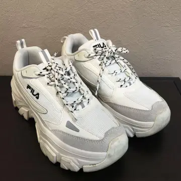 FILA 유우리 콜라보 통굽 화이트 스니커즈 23.0cm
