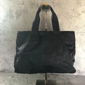 [ FILA ] 휠라 블랙 올 패턴 포켓 바닥 있음 토트백