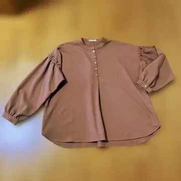마츠오 인터내셔널 루쿠르카 밴드 카라 블라우스