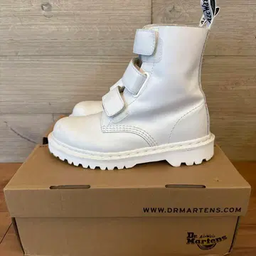 연말 세일 Dr. Martens 화이트 부츠 벨크로