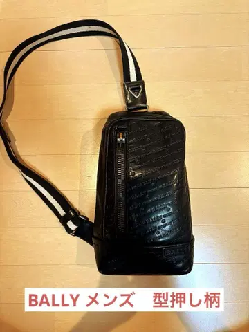 BALLY 엠보 패턴 남성용 바디백