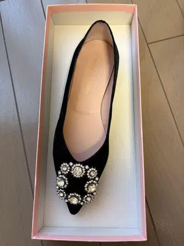 비쥬 장식 블랙 플랫슈즈 Pretty Ballerinas Japan