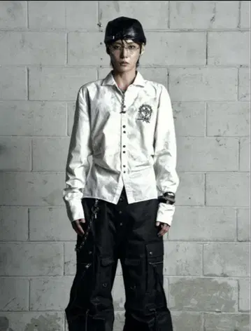 Rosen Kreuz ] BACK CROSS CROPPED SHIRT