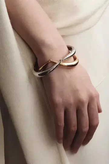 No.842 sculptural loop bracelet: 팔찌