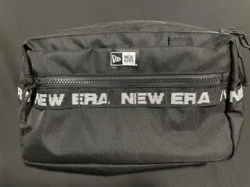 새상품급 NEW ERA 뉴에라 스퀘어 힙색 7L 로고 테이프