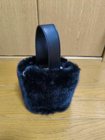 블랙 퍼 숄더백