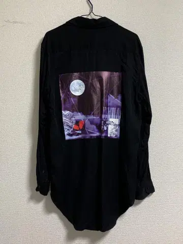 미츠츠키 mitsutsuki 백 프린트 블랙 셔츠