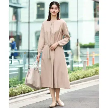 베이지 긴팔 원피스 허리 벨트 포함