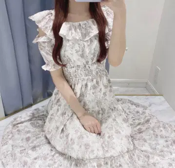 evelyn 스퀘어 프릴 꽃무늬 OP 핑크 베이지