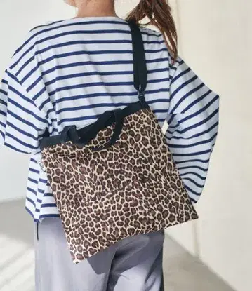 숄더 토트백 레오파드