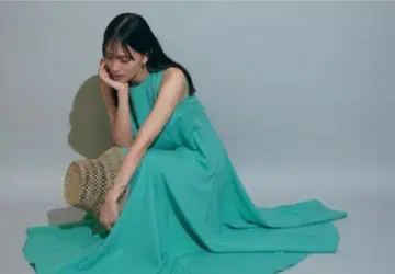 마이 스트라다 아름다운 에메랄드 블루의 우아한 원피스