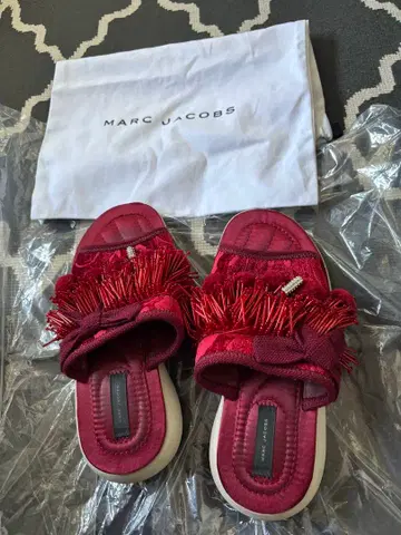 MARC JACOBS 레드 플랫 샌들