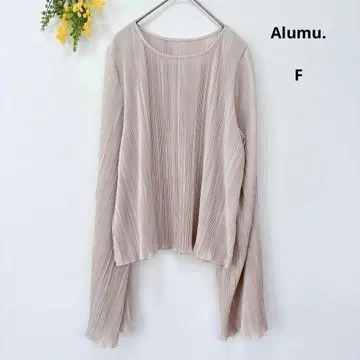 Alumu. 플리츠 티셔츠 플레어 슬리브 라이트 베이지 깔끔한 F