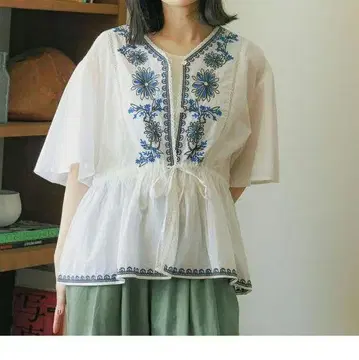 니코앤드 인도 자수 V넥 블라우스