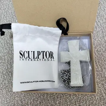 SCULPTOR 크로스 스트랩 지갑 스컬프터 화이트