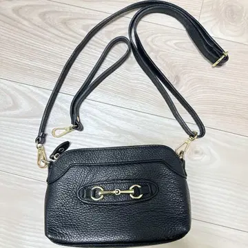 AULENTTI/오렌티 비트 장식 가죽 숄더 블랙