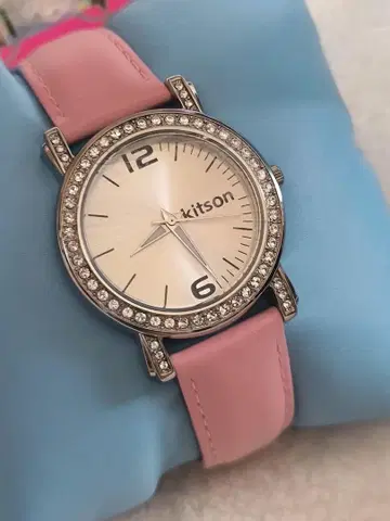 미사용 Kitson 핑크 가죽 손목시계 KW 0240