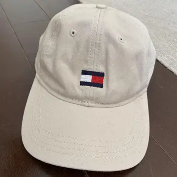 Tommy Hilfiger 베이지 캡