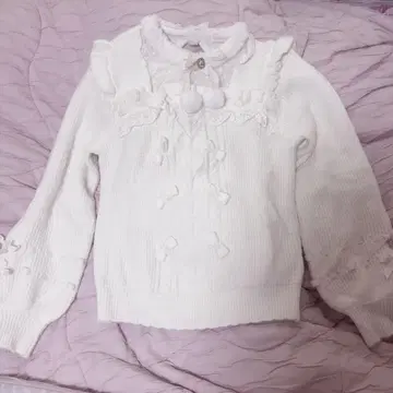 LIZLISA 리즈리사 모헤어 터치 폼폼 니트탑 화이트 양산 지뢰