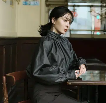 미사용 새상품 anuans 아뉴앙스 개더 디테일 디자인 블라우스