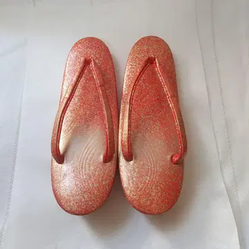 빨간색과 금색 조리