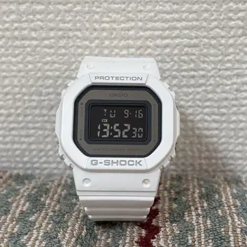 CASIO G-SHOCK 스퀘어형 화이트 손목시계(단종)