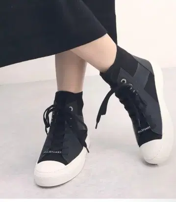 [ 고급스러움 ] 질 스튜어트 스니커즈 하이컷 스니커즈 23.5cm