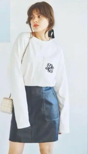 LAVANDA 라반다 우노 미사코 모노그램 롱T셔츠 긴팔 화이트