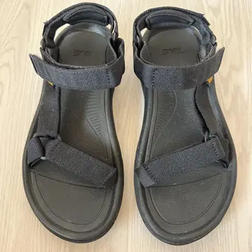 Teva 샌들