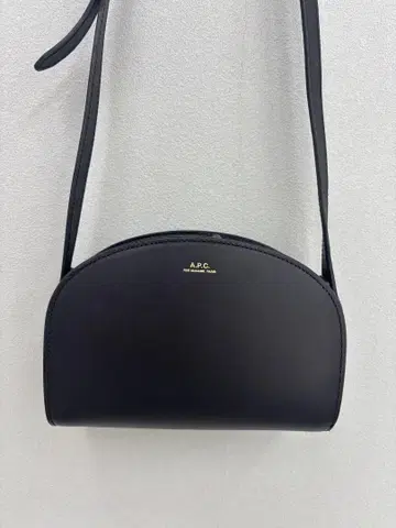 A.P.C. 블랙 숄더백