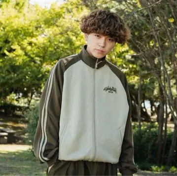 Wudge Boy 와지보이 카키 트랙 자켓