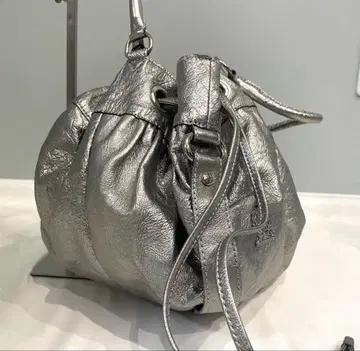 ADMJ 메탈릭 숄더백 2way 돈피 미사용에 가까운 깨끗한 상태