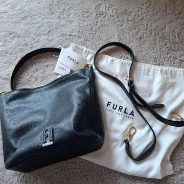 FURLA 블랙 가죽 숄더백