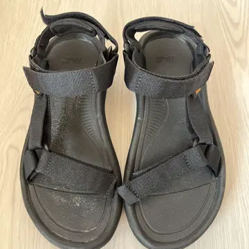 Teva 샌들