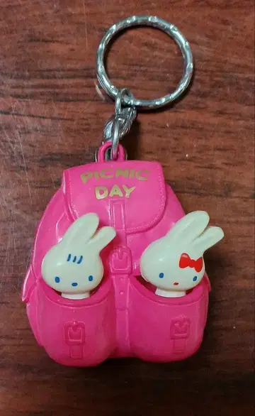 럭색 토끼 키링 레트로